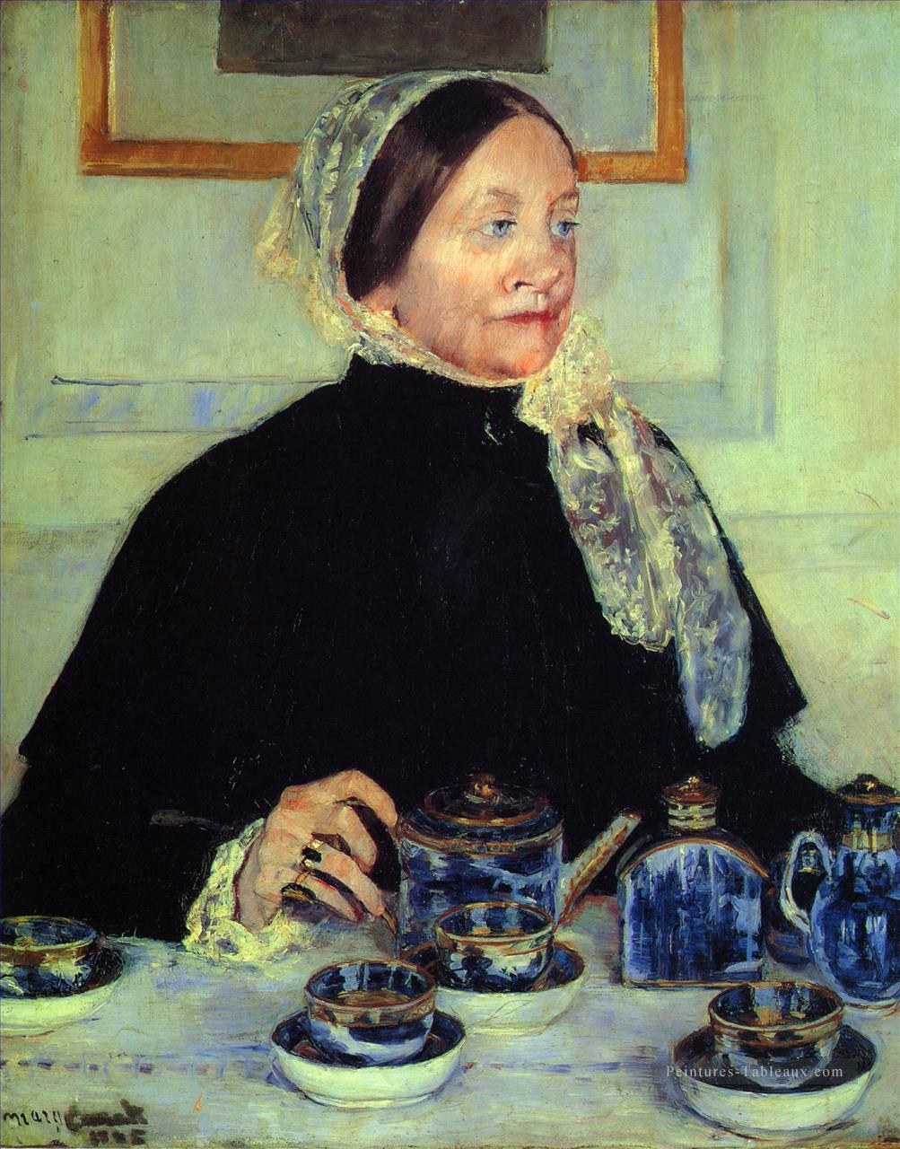 Dame à la table à thé mères des enfants Mary Cassatt Peintures à l'huile
